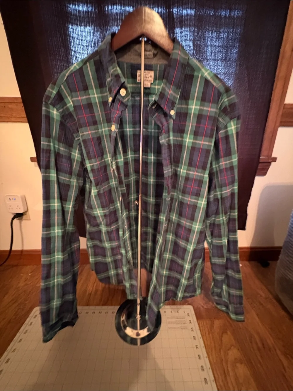 J.Crew Slim Fit Blackwatch Plaid Button Down Shirt Men’s Medium Green Blue Cotto